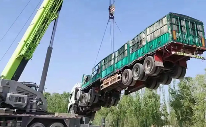 芦山道路脱困救援案例